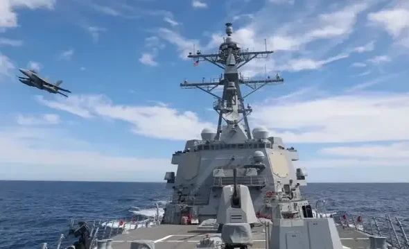 مدمرة أمريكية ترسو في ميناء إيلات وسط تأهب إسرائيلي