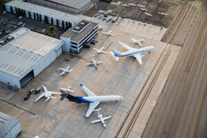 تخطط للسفر؟ تأكد من القيود الجديدة المفروضة على الإلكترونيات في الطائرات