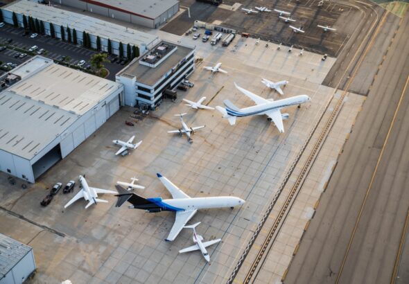 تخطط للسفر؟ تأكد من القيود الجديدة المفروضة على الإلكترونيات في الطائرات