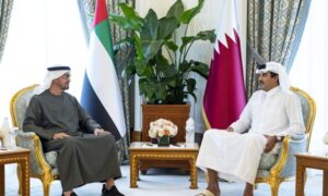 امير قطر ورئيس الامارات يؤكدان اهمية الوقف الفوري للاعمال العدائية