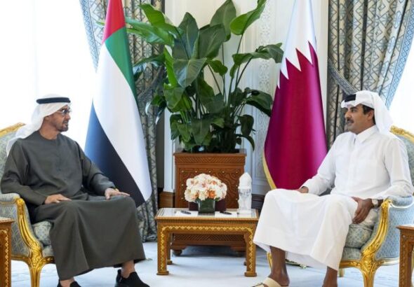 امير قطر ورئيس الامارات يؤكدان اهمية الوقف الفوري للاعمال العدائية