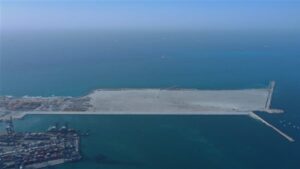 بتكنولوجيا متطورة.. النقل تُنفذ محطة حاويات عالمية بميناء الدخيلة بطاقة 1.5 مليون حاوية سنويًا│ صور