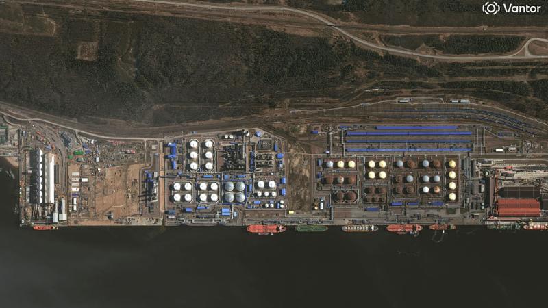 ميناء أوست لوغا النفطي الروسي