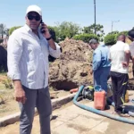نائب محافظ السويس يتابع إصلاح كسر خط مياه 400 مللي بشارع الجلاء (صور)